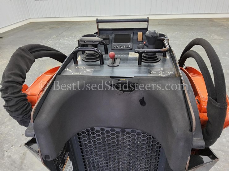 2022-kubota-scl1000-image-19