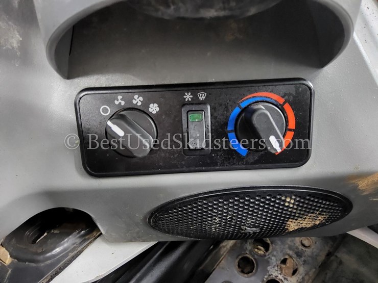 2023-bobcat-t770-image-25