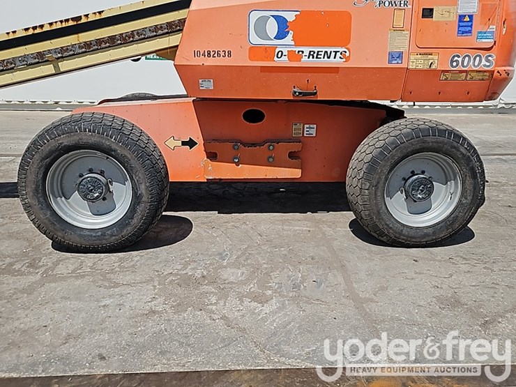 2016-jlg-600s-image-15
