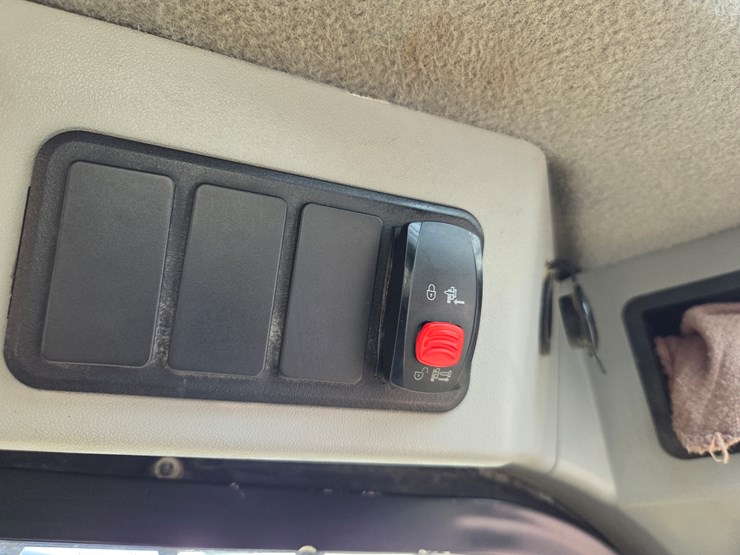 massey-ferguson-8-image-43