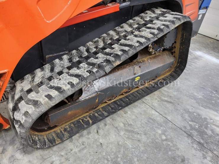 2019-kubota-svl95-2-skid-steer-loader-image-15