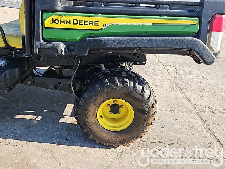 2021-john-deere-gator-hpx815e-image-11