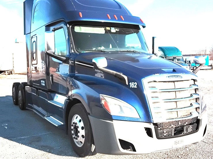 2018-freightliner-cascadia-126-image-1