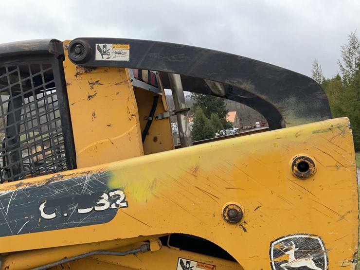 2003-deere-ct332-image-30