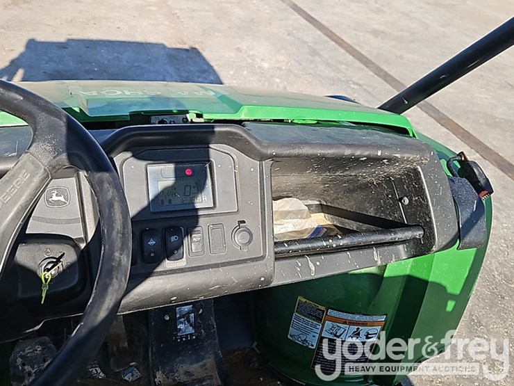 2021-john-deere-gator-hpx815e-image-17