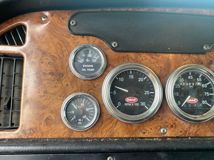 2002-peterbilt-379-image-105
