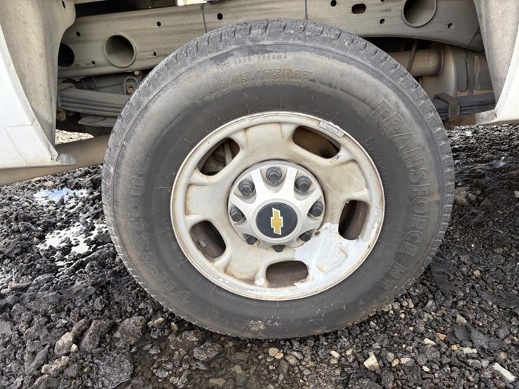 2013-chevrolet-2500-image-6