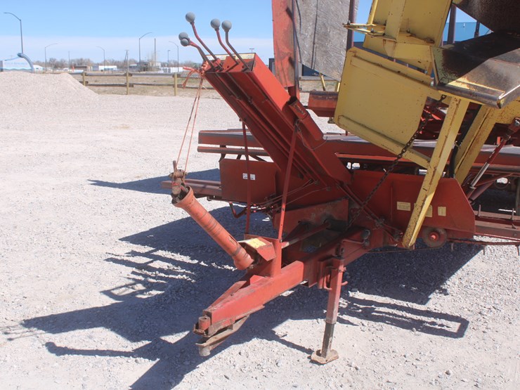 new-holland-1033-image-10