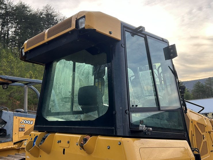 2023-caterpillar-d1-image-41