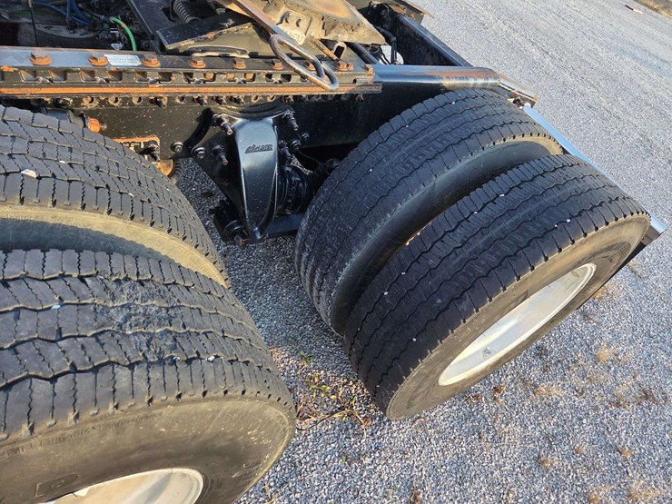 2018-freightliner-semi-3alxa7007jdjt5039-mileage:-image-8