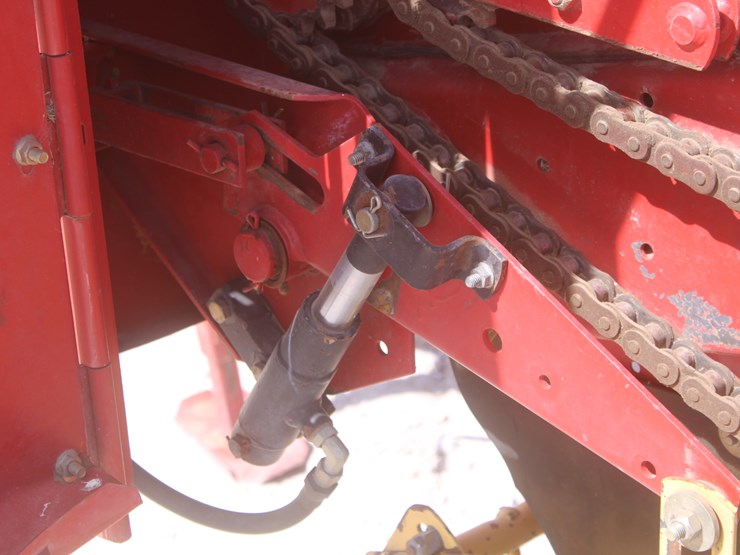 new-holland-664-image-30