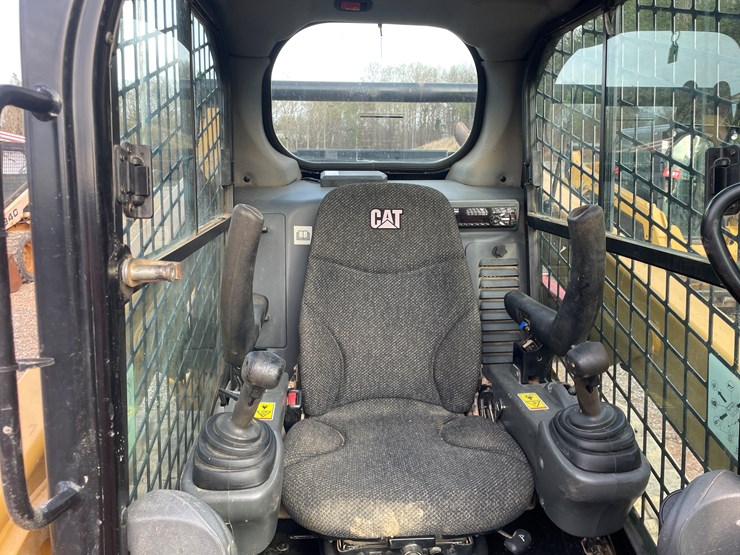 2017-caterpillar-259d-image-44