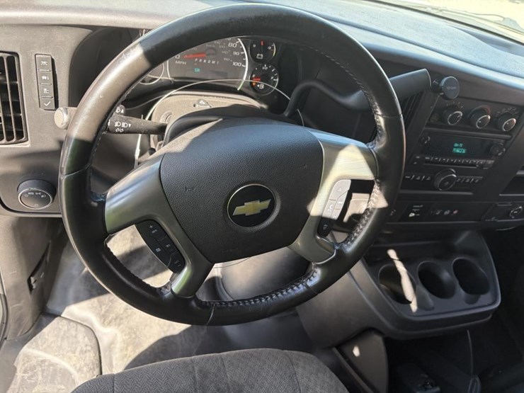 2015-chevrolet-express-2500-image-12