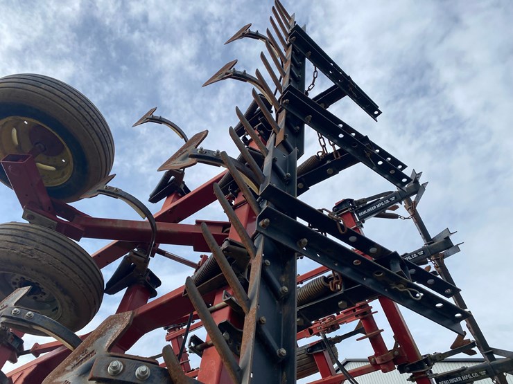 case-ih-4300-image-38