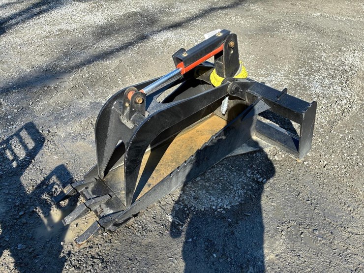 wildcat-heavy-duty-skid-steer-ditching-grapple-bucket-image-4
