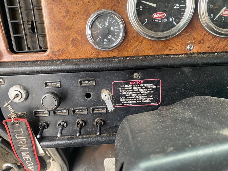 2002-peterbilt-379-image-107