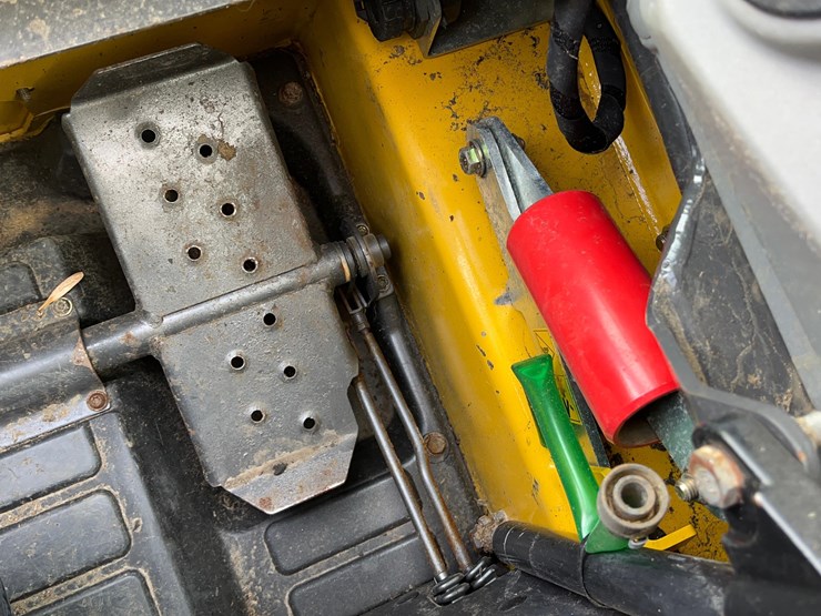 new-holland-l320-image-33