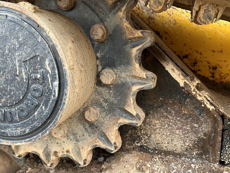 2011-deere-333g-image-55