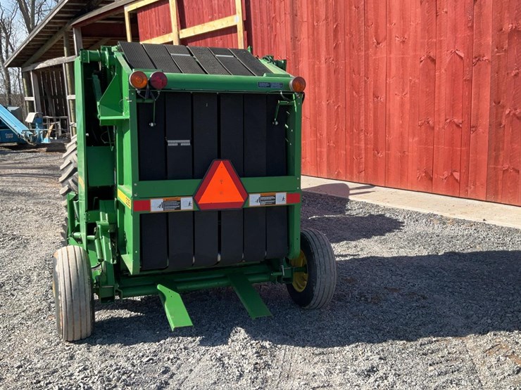 john-deere-335-image-28