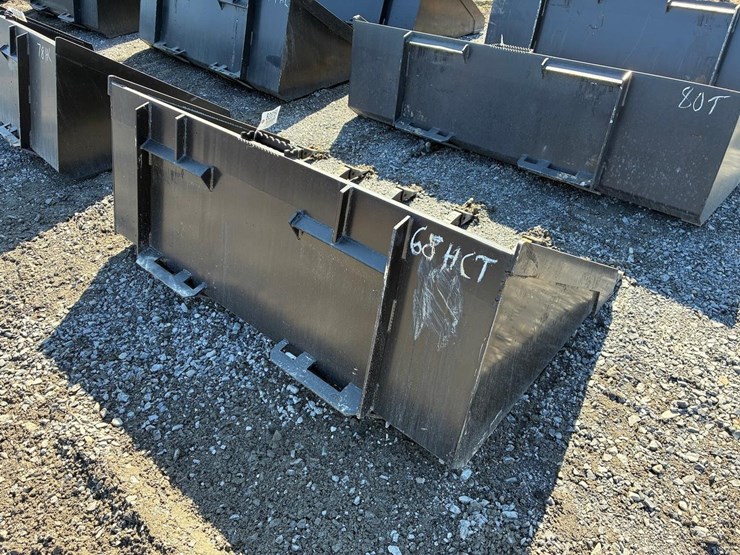 wildcat-68"-high-capacity-skid-steer-tooth-bucket-image-4