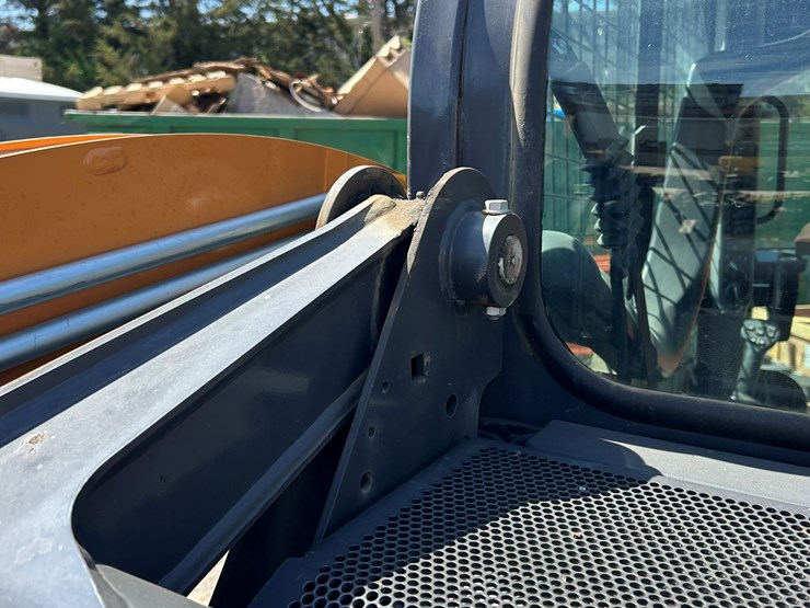 2023-case-tv450b-image-25