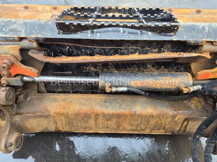 2021-kubota-svl95-2-skid-steer-loader-image-17