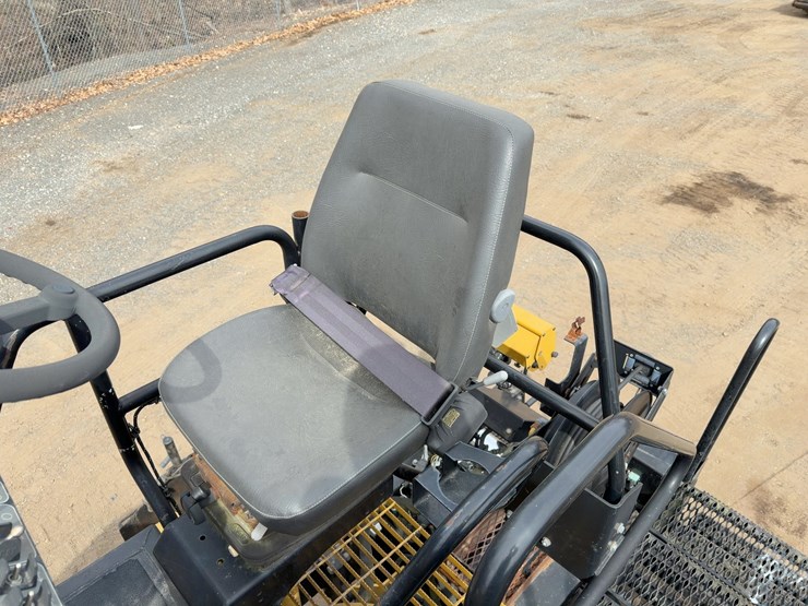 2010-caterpillar-ap-555e-image-39