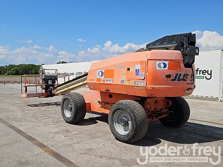 2016-jlg-600s-image-4