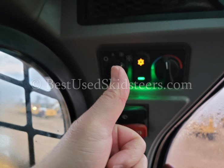 2023-caterpillar-262d3-image-17