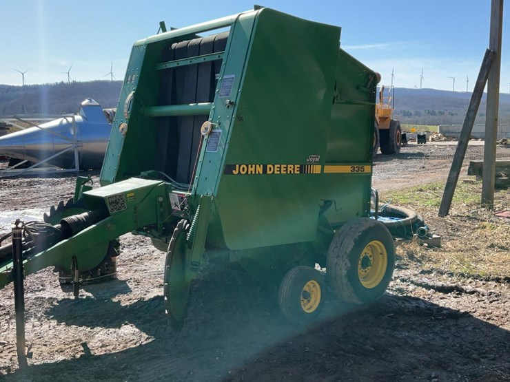 john-deere-335-image-27