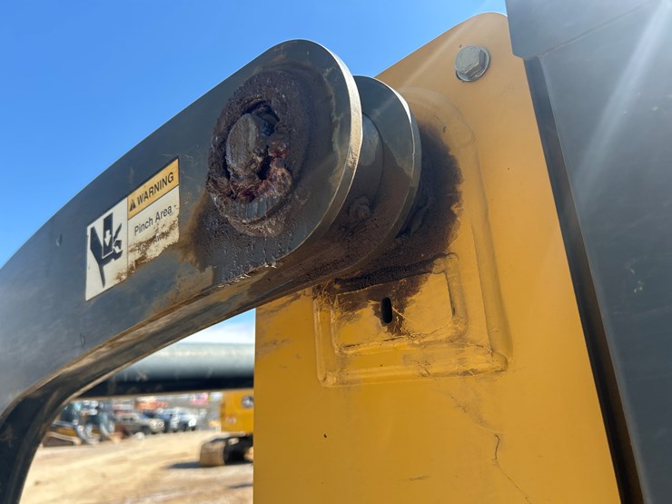 2015-deere-333e-image-21