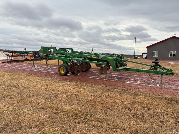 john-deere-2700-image-3