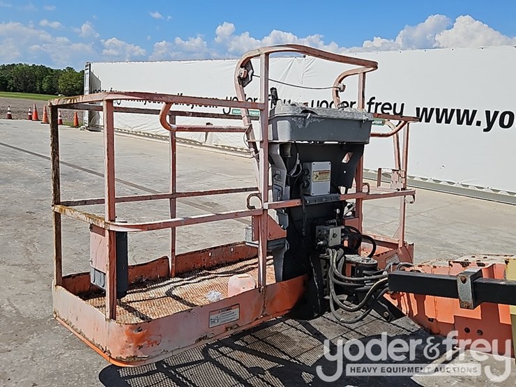 2016-jlg-600s-image-14