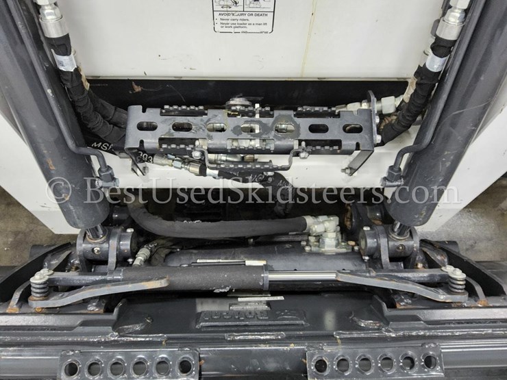 2023-bobcat-t740-image-20