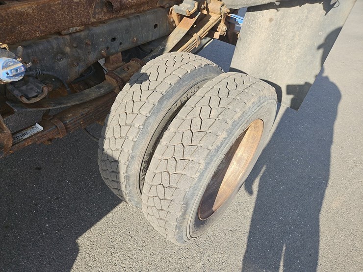 2014-ford-f550-xl-image-16