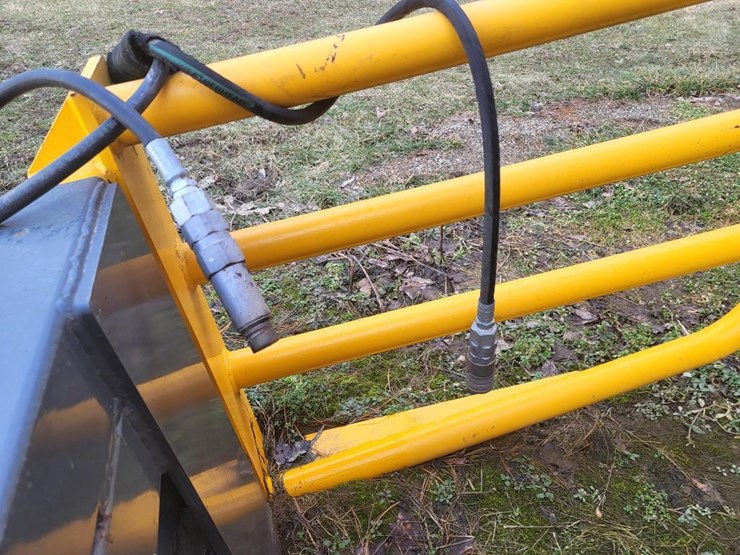 mast-bale-squeeze-w/skid-loader-mount---like-new-image-15