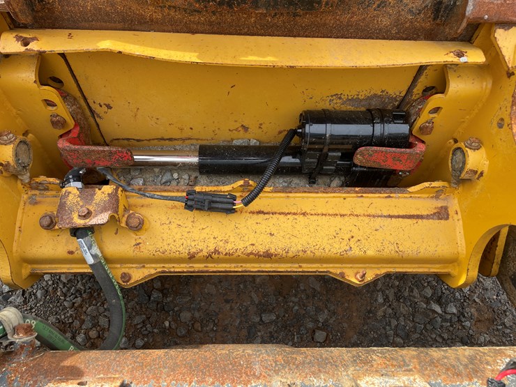 2019-deere-333g-image-16