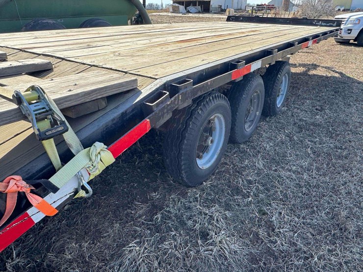 tri-axle-flat-deck-trailer,-ramps,-ball-hitch,-20'-x-8'-image-17