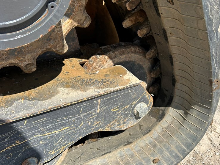 2023-case-tv450b-image-56