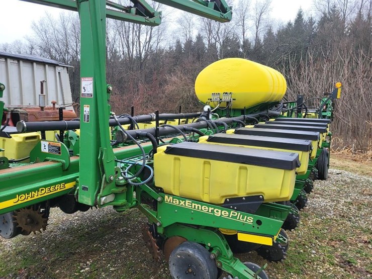 2010-john-deere-1770nt-image-63