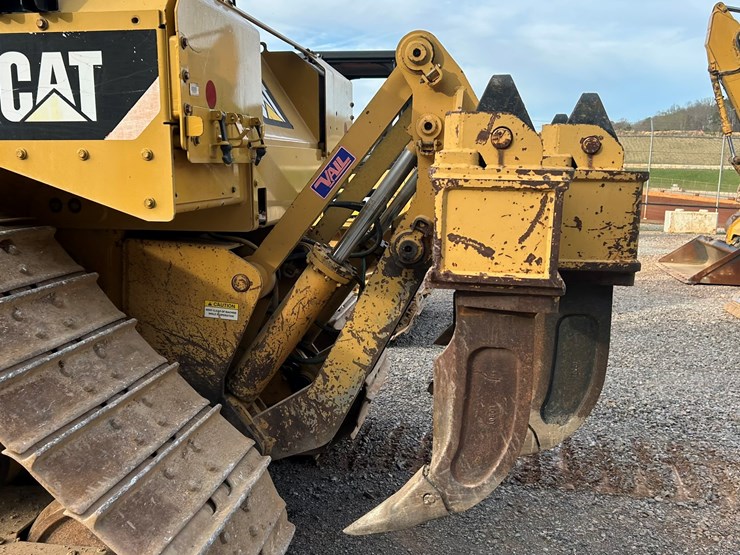 2015-caterpillar-d6t-lgp-image-43