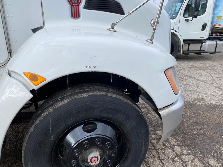 2012-kenworth-t370-image-11