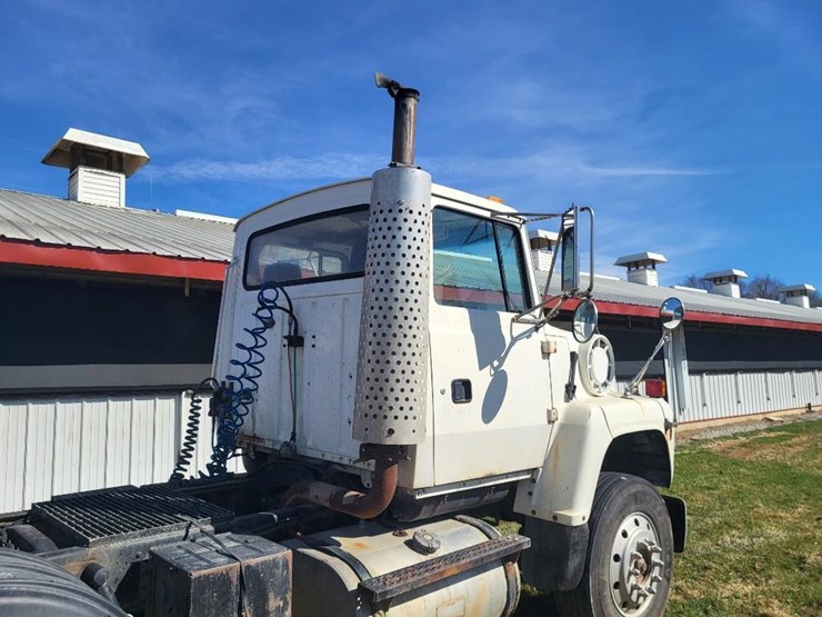 1995-ford-l9000-tandem-axle-day-cab-semi-image-42