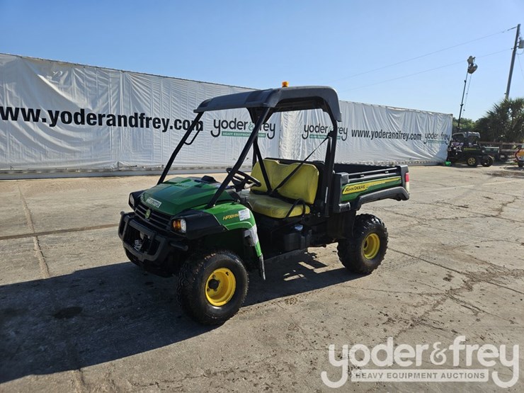 2021-john-deere-gator-hpx815e-image-1
