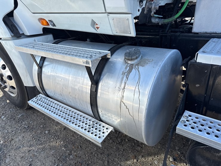 2011-international-prostar-image-25