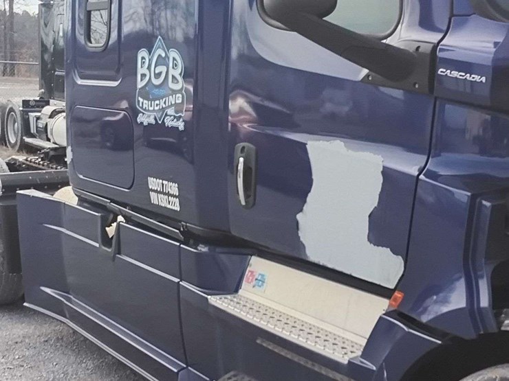 2019-freightliner-cascadia-pt126sl-3akjhhdr0kskl2228-mileage:-688348-image-26