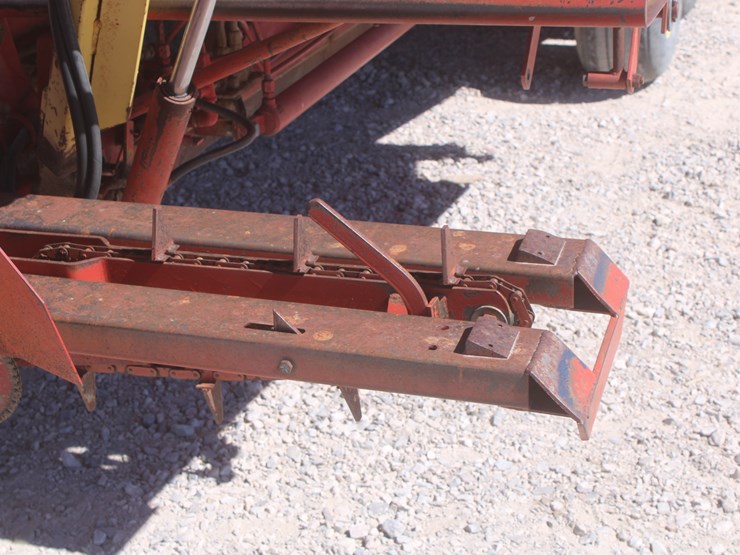 new-holland-1033-image-12