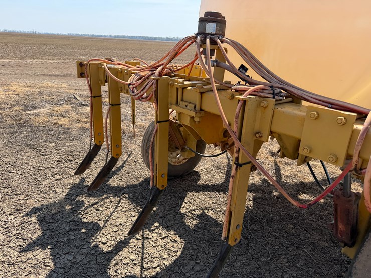 #40307-•-kbh-12-row-24"-500gal-knife-applicator-image-40