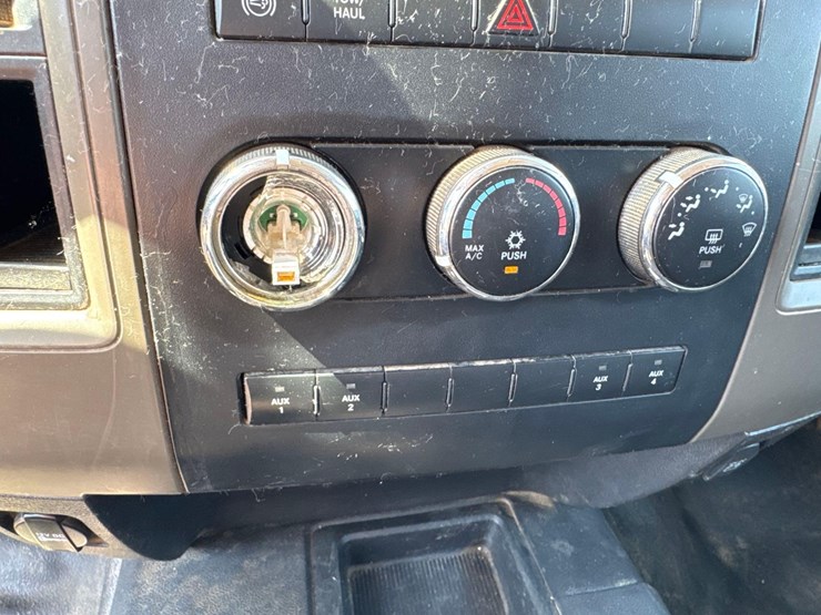 2012-dodge-ram-3500-image-23