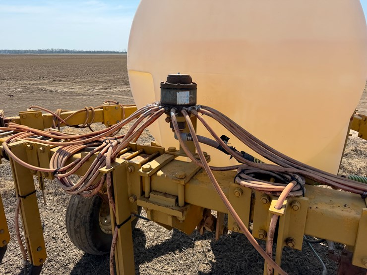 #40307-•-kbh-12-row-24"-500gal-knife-applicator-image-41